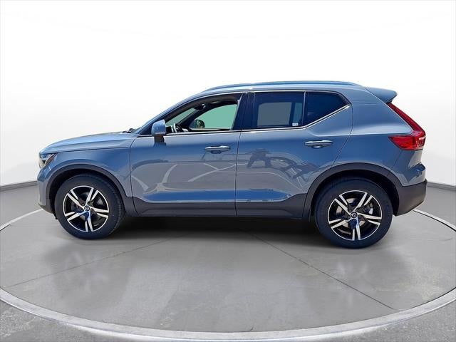 2023 Volvo XC40 — detail view