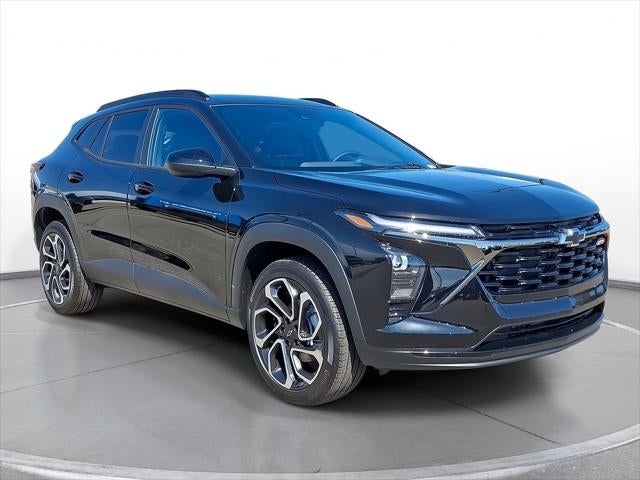 2026 Chevrolet Trax 2RS in Mosaic Black Metallic — front three-quarter view
