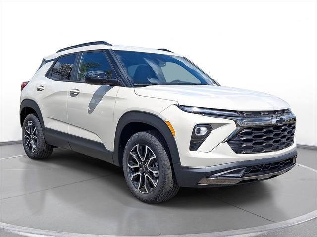 2026 Chevrolet Trailblazer ACTIV in White Sands — front three-quarter view