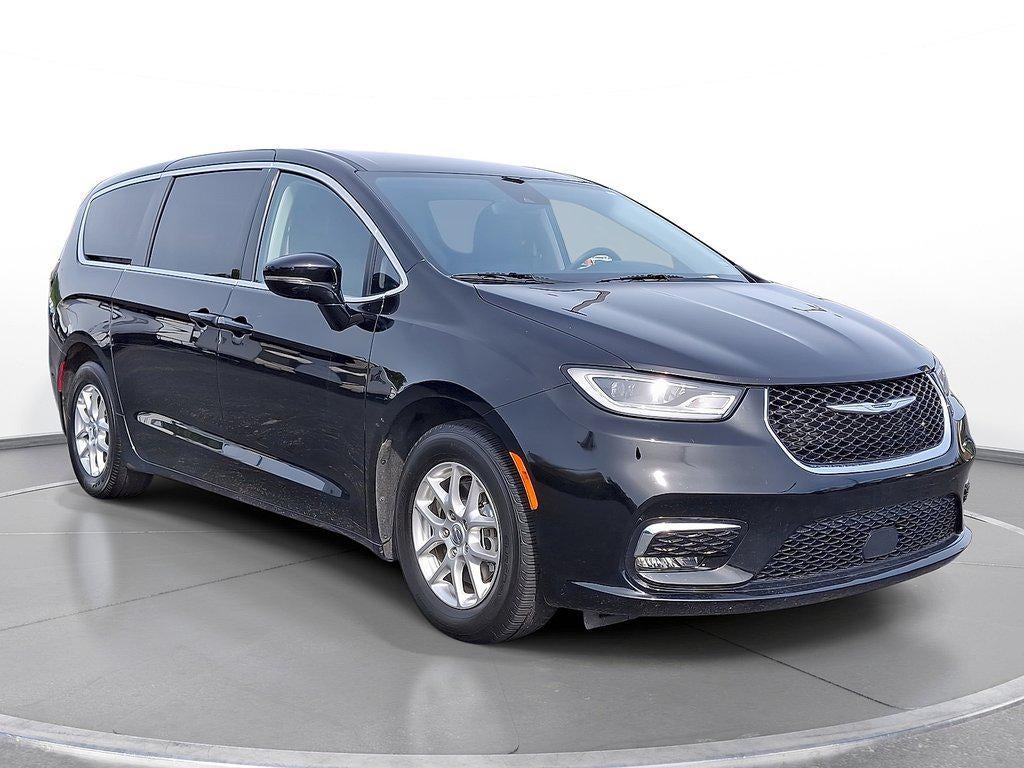 2024 Chrysler Pacifica Touring L in Diamond Black Crystal Pearlcoat — front three-quarter view