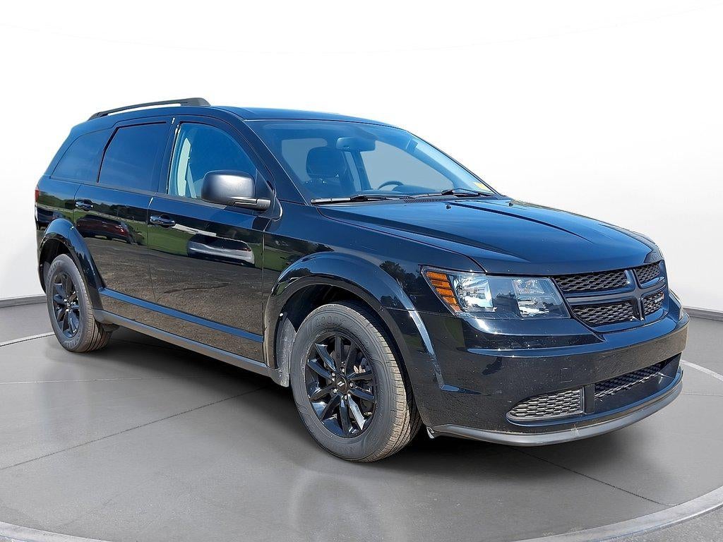 2020 Dodge Journey SE Value in Pitch Black Clearcoat — front three-quarter view