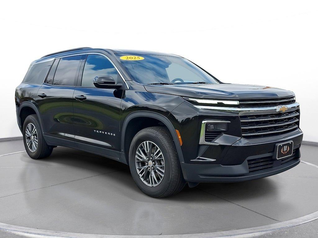 2025 Chevrolet Traverse FWD 4dr LT w/1LT in Mosaic Black Metallic — front three-quarter view