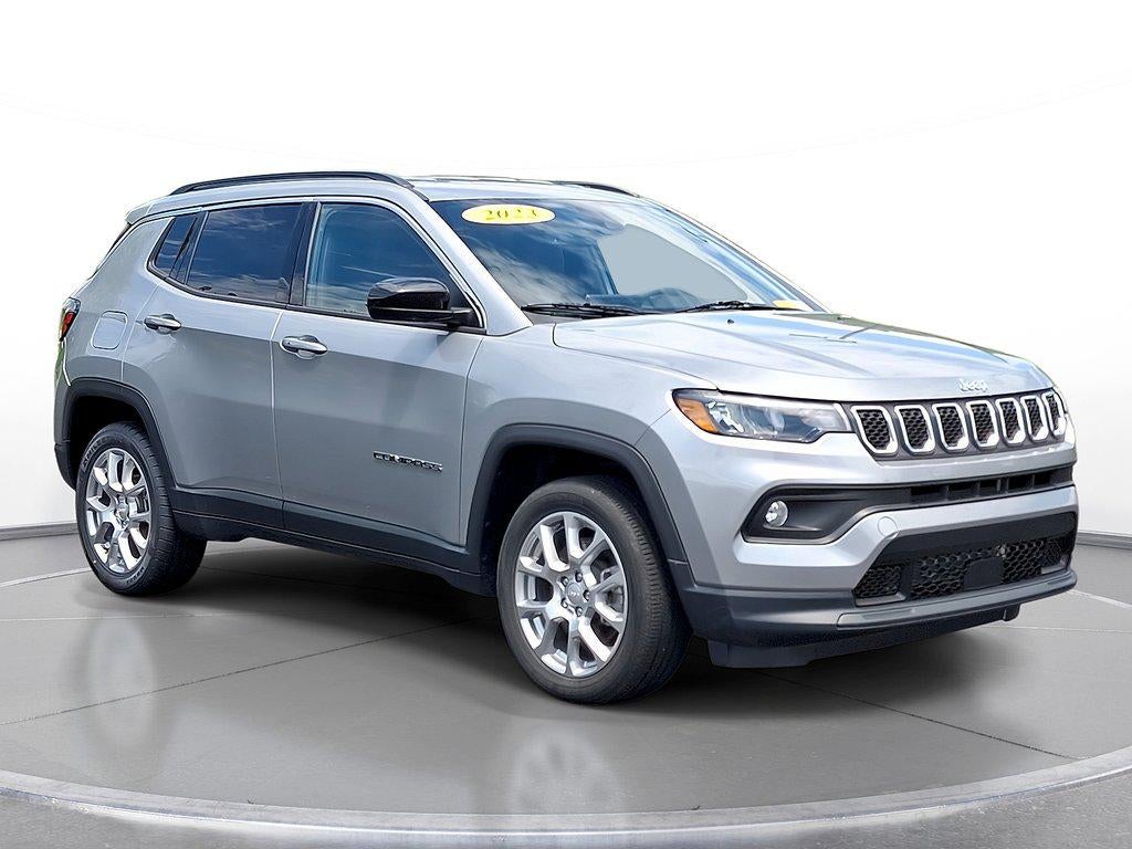 2023 Jeep Compass Latitude Lux 4x4 in Billet Silver Metallic Clearcoat — front three-quarter view