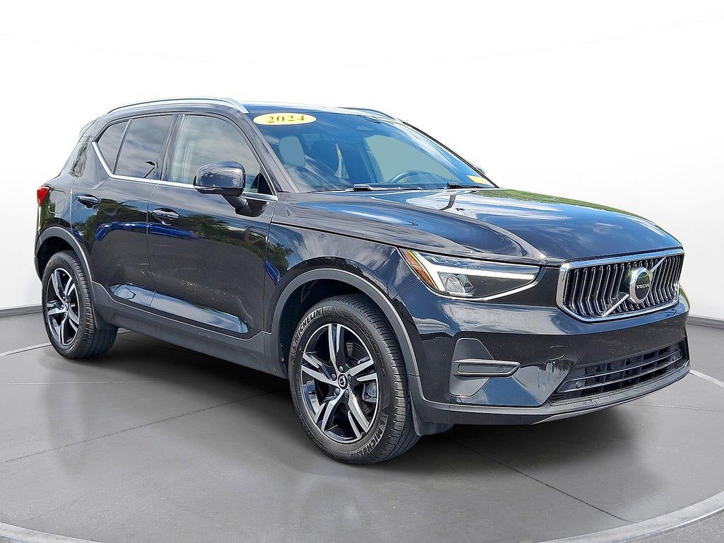 2024 Volvo Xc40 B5 AWD Core Bright Theme in Fjord Blue Metallic — front three-quarter view