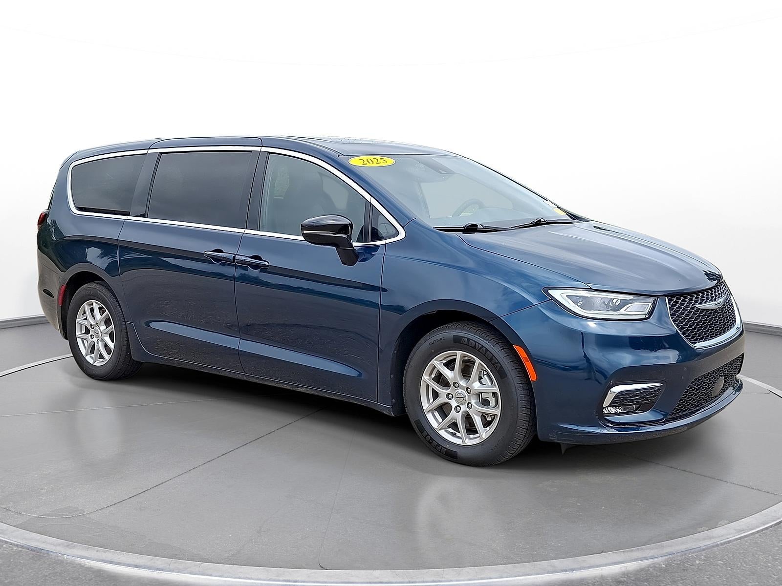 2025 Chrysler Pacifica Select in Fathom Blue Pearlcoat — front three-quarter view